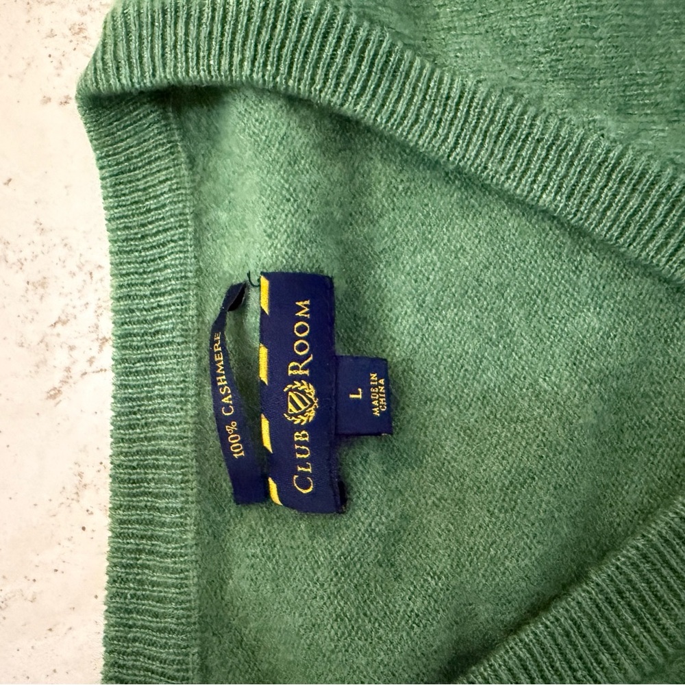 Two Men's V-Neck Cashmere Sweaters - Picture 3 of 6